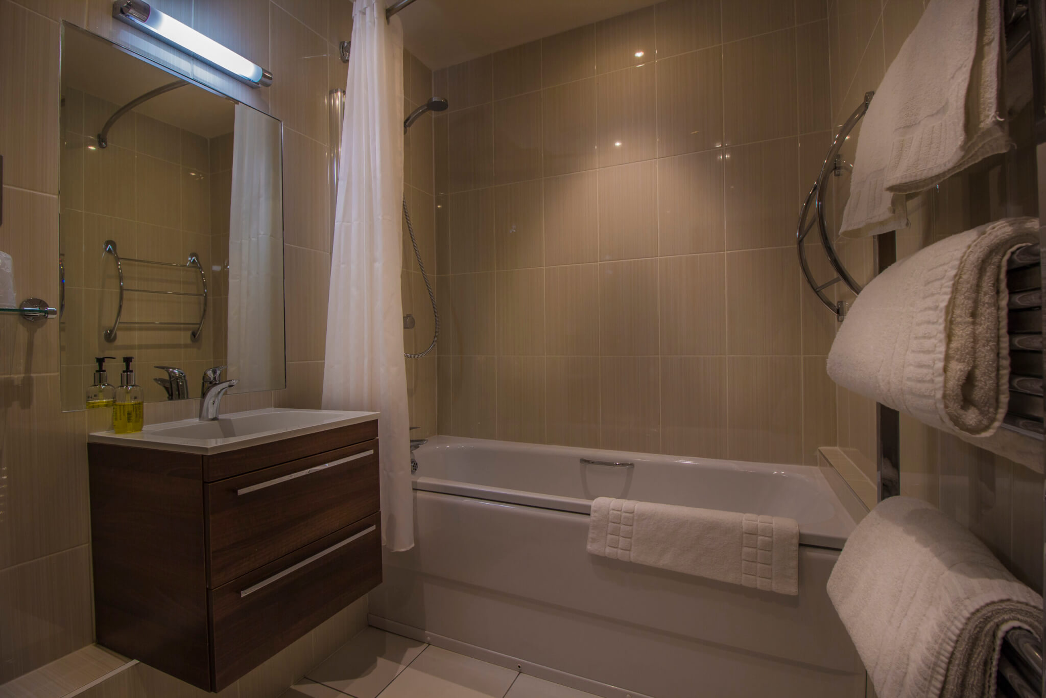 Classic Family Triple Room Three Swans Hotel Market Harborough Bathroom scaled