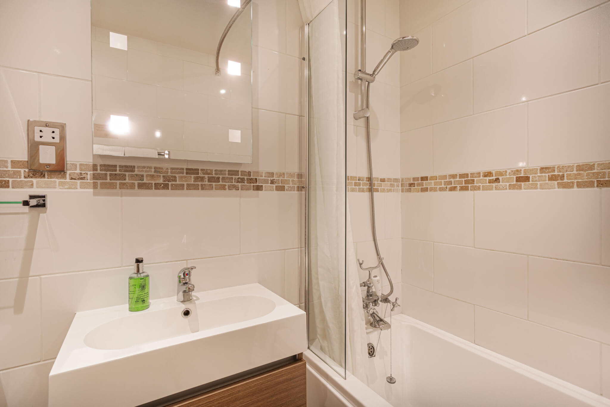 Classic Twin Room Three Swans Hotel Market Harborough Bathroom scaled