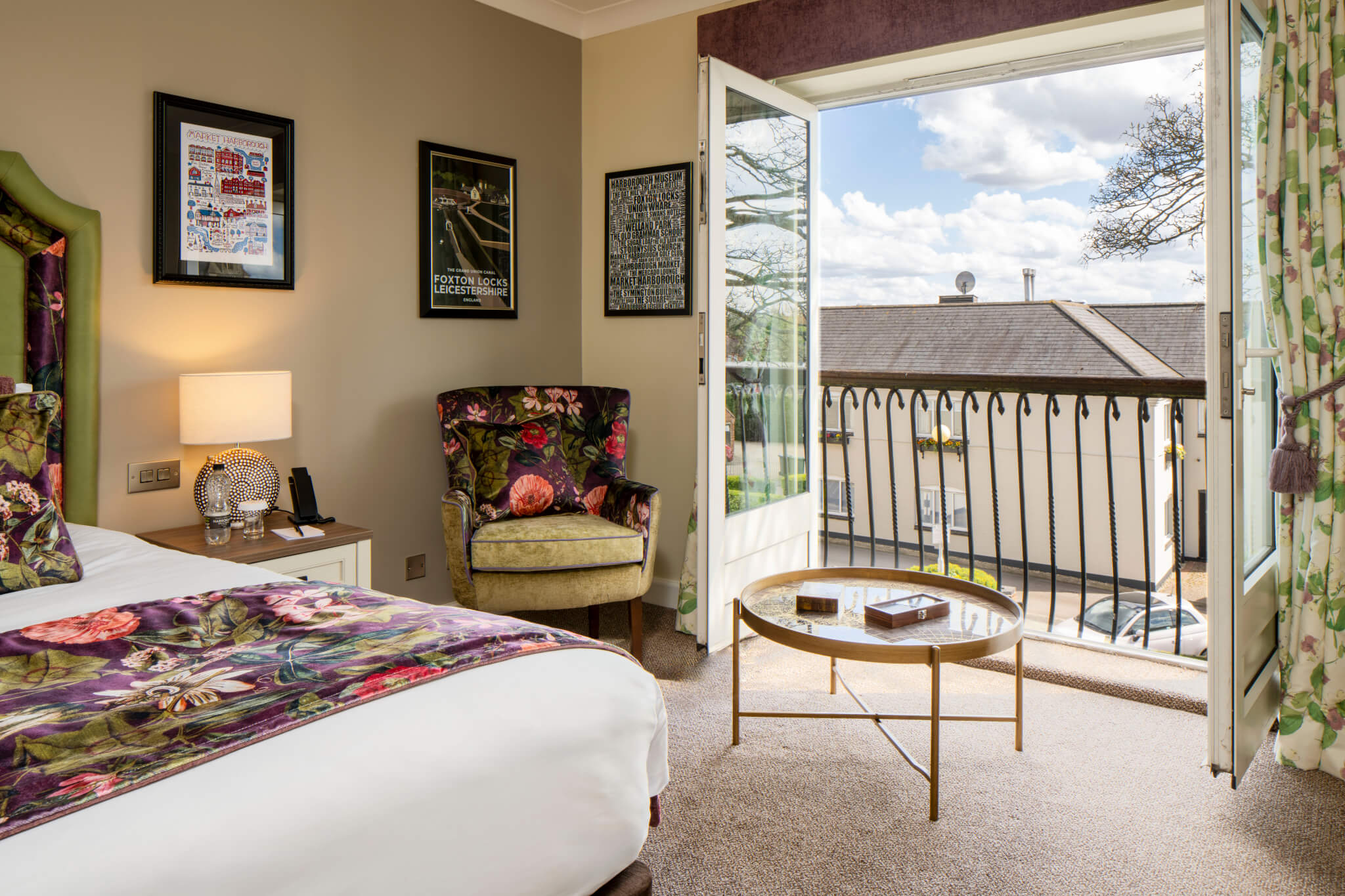 Deluxe Double Room Three Swans Hotel Market Harborough Space